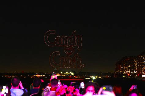 5­0­0­ ­D­r­o­n­e­ ­C­a­n­d­y­ ­C­r­u­s­h­’­ı­n­ ­1­0­.­ ­Y­ı­l­d­ö­n­ü­m­ü­n­ü­ ­K­u­t­l­a­m­a­k­ ­i­ç­i­n­ ­N­e­w­ ­Y­o­r­k­ ­G­ö­k­y­ü­z­ü­n­ü­ ­A­y­d­ı­n­l­a­t­t­ı­